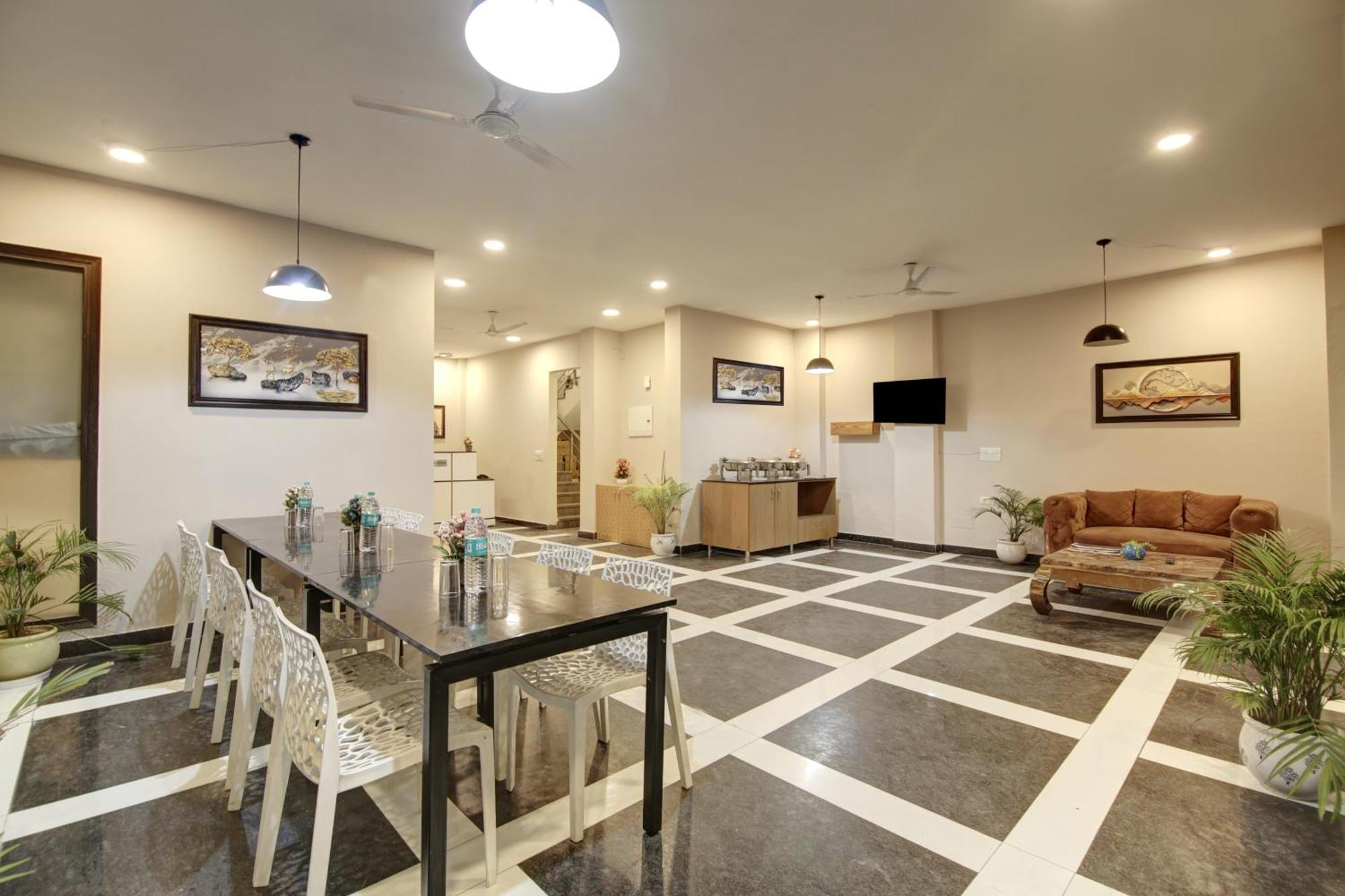 Limewood Stay - Fortis Hospital & Huda City Centre Gurgaon Buitenkant foto