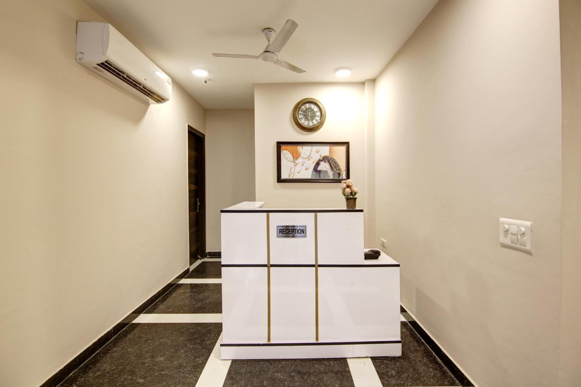 Limewood Stay - Fortis Hospital & Huda City Centre Gurgaon Buitenkant foto