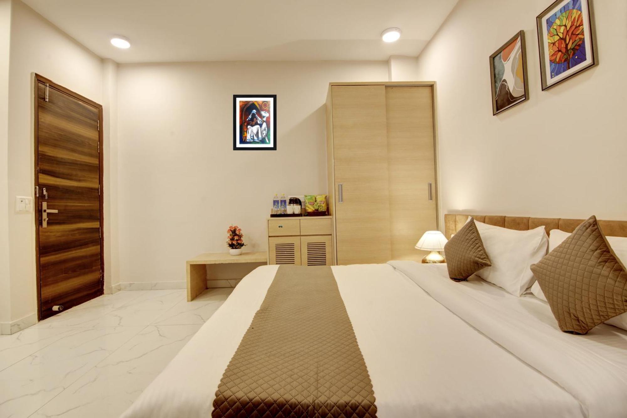 Limewood Stay - Fortis Hospital & Huda City Centre Gurgaon Buitenkant foto