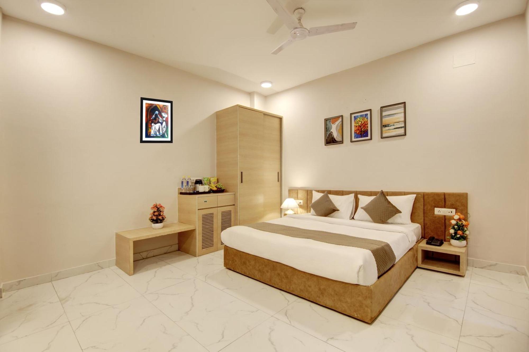 Limewood Stay - Fortis Hospital & Huda City Centre Gurgaon Buitenkant foto